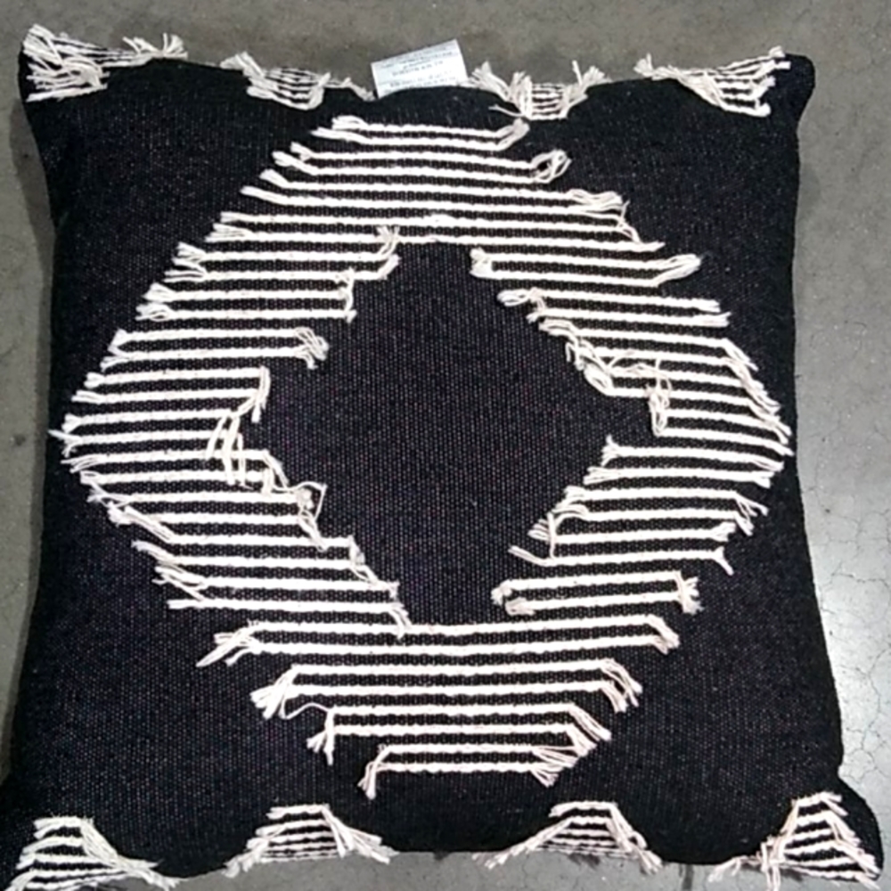 PLPL Home woven decorative pillow black & cream